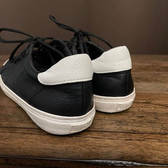 Old Navy Court Sneaker - Picture 8 of 9